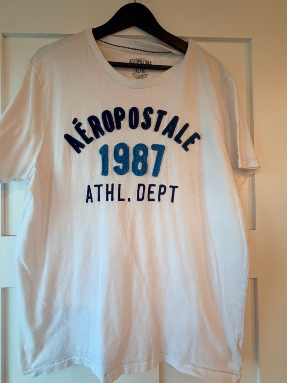 Vintage Y2K Aeropostale White Crewneck T-Shirt with Embroidered  Logo Detail